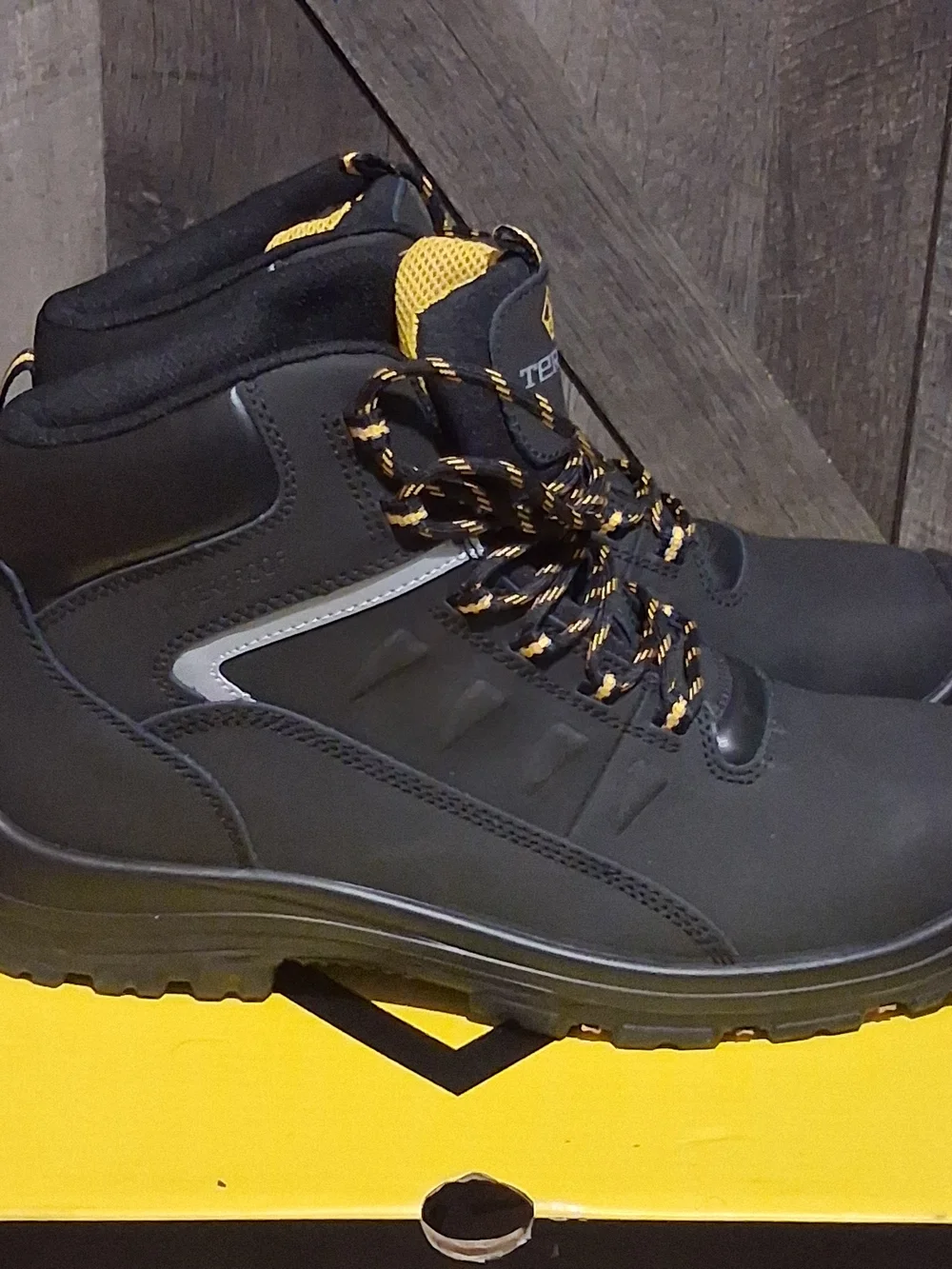 Terra Findley Men's Black Work Boots with Yellow Accents 13 (Only Tried On)